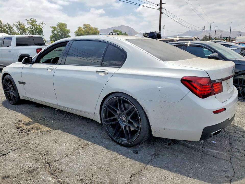 2015 BMW 7er VIN WBAYE8C53FD781878 COPART salvage auction — MINOR DENT/SCRATCHES, Ca - Dis/Dlr/Exp Only Clean Title, sold $900 on 2026-07-30 (photo 2)