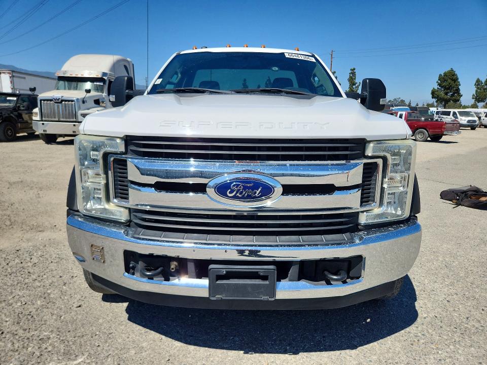 2017 Ford F-550 super duty VIN 1FDUF5GT6HEC49264 COPART salvage auction — MINOR DENT/SCRATCHES, CA - DIS/DLR/EXP ONLY CLEAN TITLE (P), sold $26,000 on 2026-07-23 (photo 5)