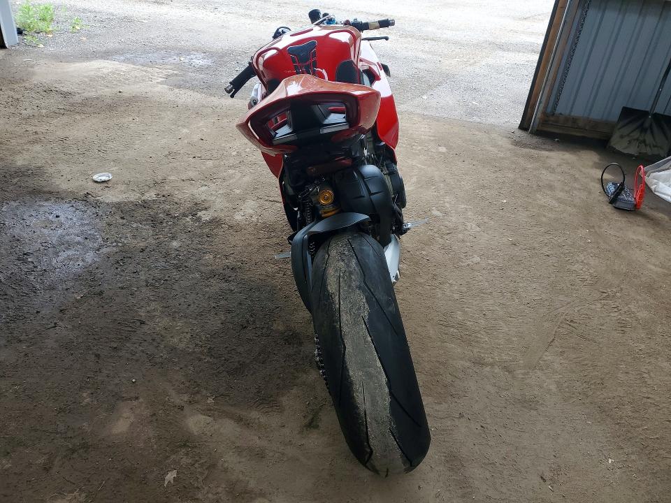 2023 Ducati Panigale VIN ZDMDAGWWXPB002862 COPART salvage auction — FRONT END, ON - PERMIT IRREPAIRABLE, sold $6,600 on 2026-08-13 (photo 4)