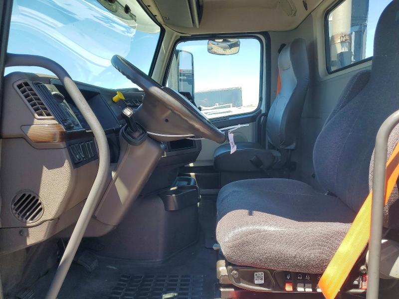 2018 Volvo VIN 4V4N39TG8JN892467 COPART salvage auction — MINOR DENT/SCRATCHES, In - Dis/Dlr/Exp Only Clean Title, sold $8,100 on 2026-08-11 (photo 7)
