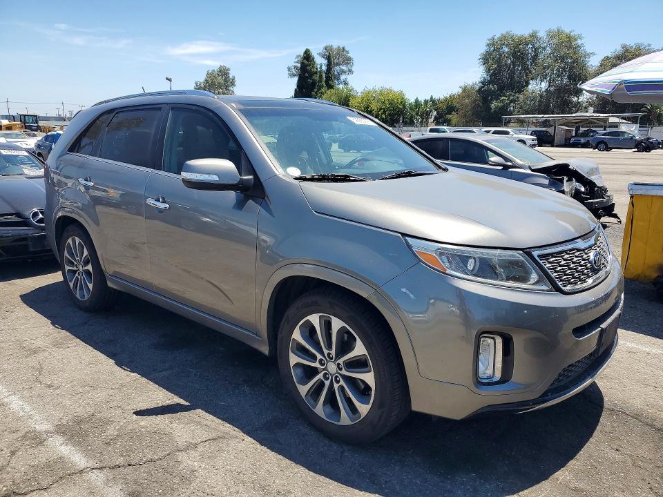 2015 Kia Sorento VIN 5XYKW4A77FG654054 COPART salvage auction — MINOR DENT/SCRATCHES, Ca - Dis/Dlr/Exp Only Clean Title, sold $2,150 on 2026-07-31 (photo 4)