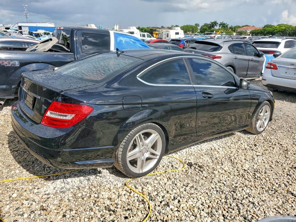 2013 Mercedes-benz C-klasse VIN WDDGJ4HB7DG031810 COPART salvage auction — FRONT END, Fl - Certificate Of Title, sold $500 on 2026-07-31 (photo 3)