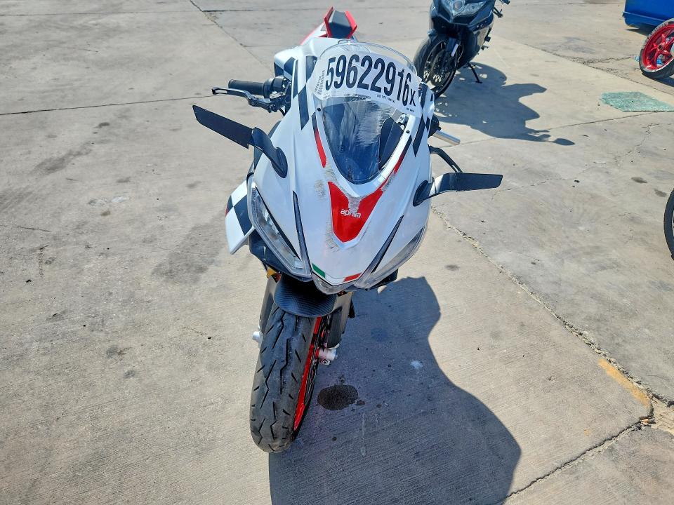 2024 Aprilia Rs VIN ZD4KSUR03RS000254 COPART salvage auction — FRONT END, Tx - Salvage Vehicle Title, sold $925 on 2026-07-30 (photo 2)