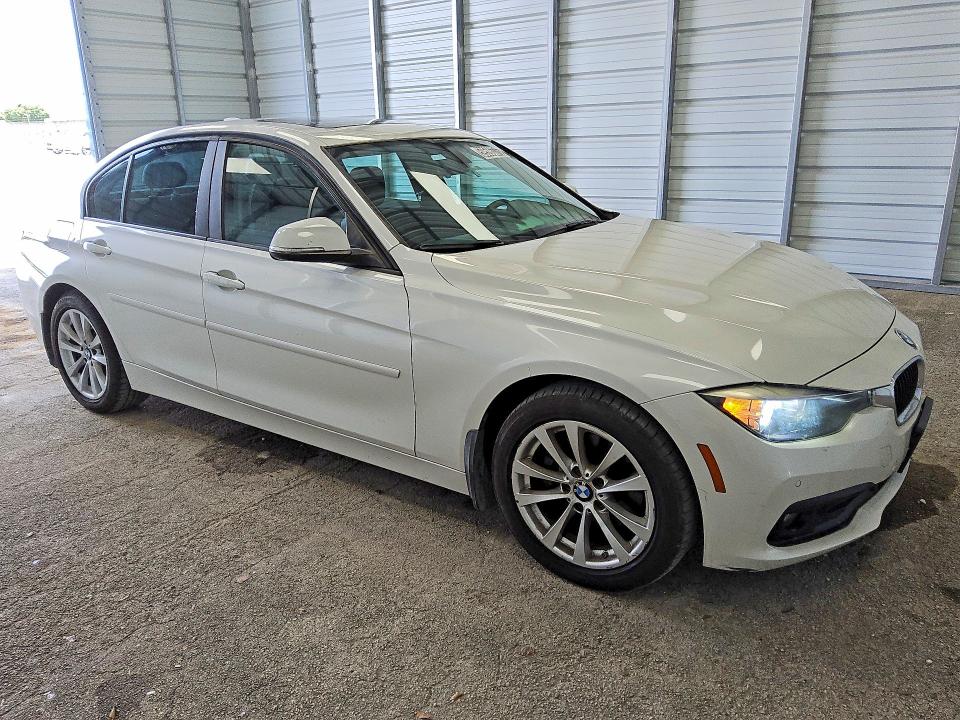 2017 BMW 3 series VIN WBA8E5G50HNU41545 COPART salvage auction — MECHANICAL, FL - CERTIFICATE OF TITLE, sold $1,600 on 2026-08-04 (photo 4)