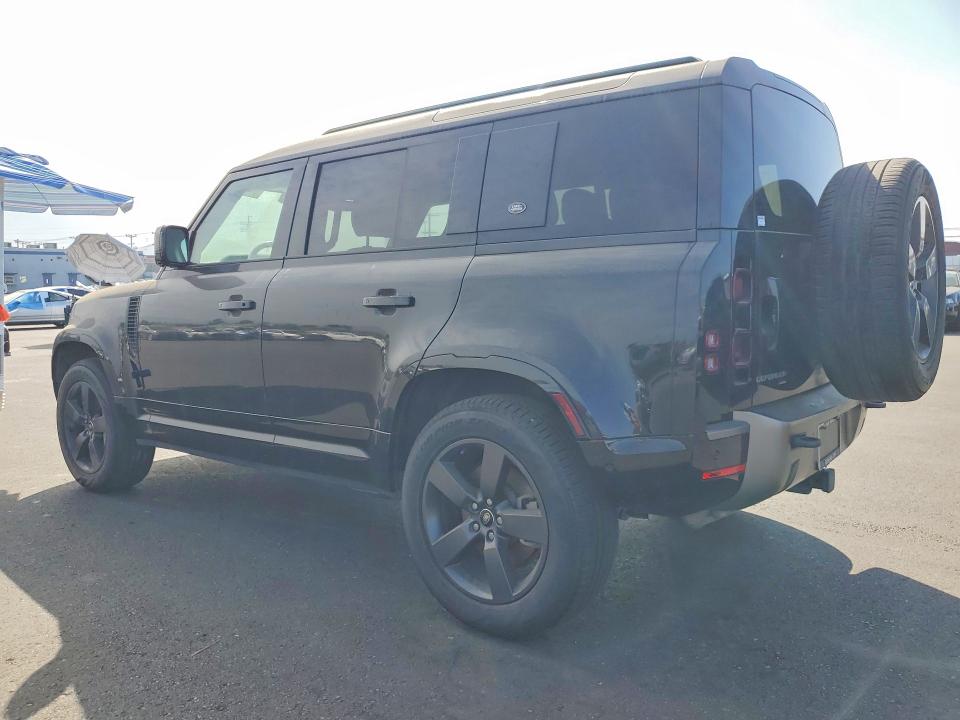 2022 Land rover Defender VIN SALE27RU8N2101158 COPART salvage auction — MINOR DENT/SCRATCHES, Ca - Dis/Dlr/Exp Only Clean Title, sold $10,300 on 2026-07-27 (photo 2)