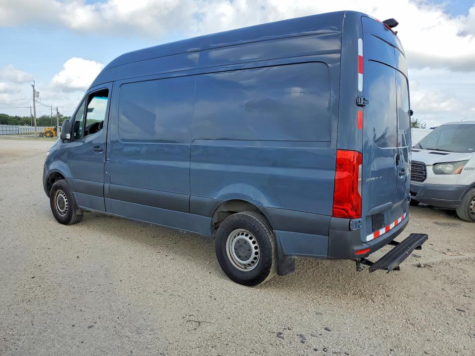 2019 Mercedes-benz Sprinter VIN WD4PF0CD2KP048921 COPART salvage auction — MINOR DENT/SCRATCHES, TX - CERTIFICATE OF TITLE (P), sold $7,900 on 2026-07-29 (photo 2)