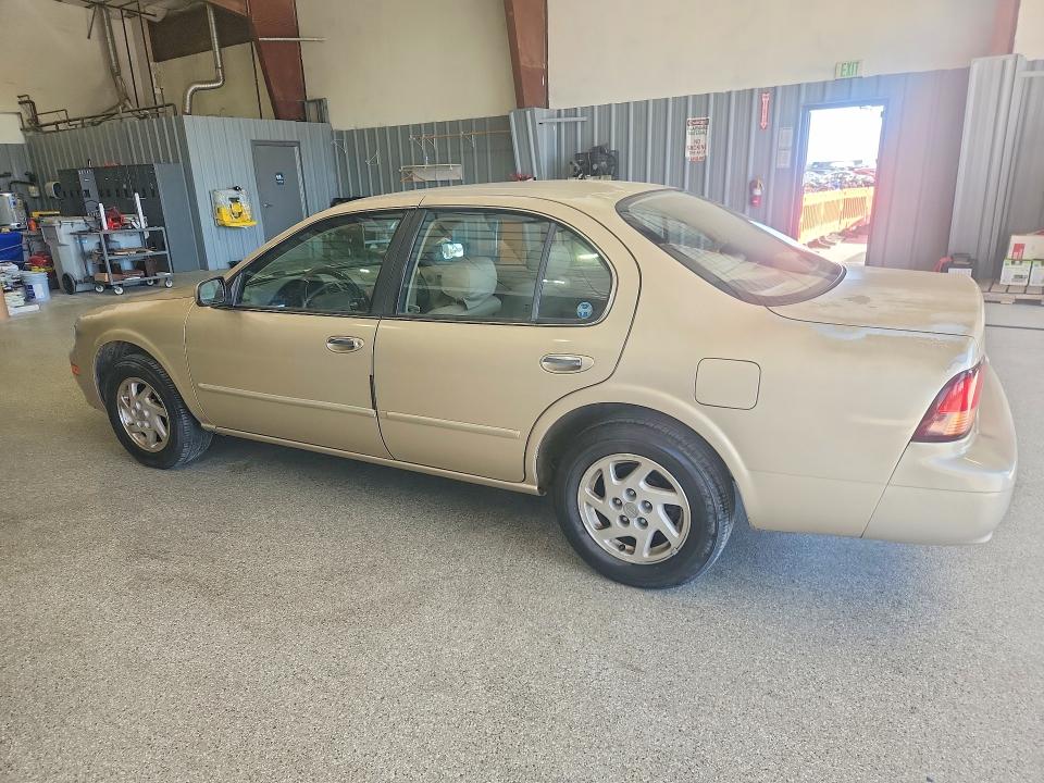 1998 Nissan Maxima VIN JN1CA21D3WM916456 COPART salvage auction — MINOR DENT/SCRATCHES, Ca - Dis/Dlr/Exp Only Clean Title, sold $125 on 2026-07-31 (photo 2)