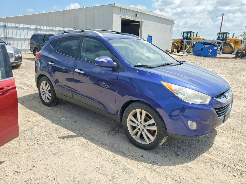 2011 Hyundai Tucson VIN KM8JUCAC2BU213574 COPART salvage auction — HAIL, IA - NON PUBLIC CLEAN TITLE, sold $1,050 on 2026-07-22 (photo 4)
