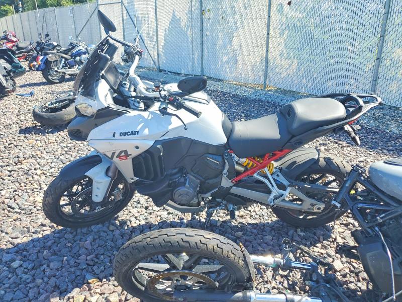 2022 Ducati Multistrada VIN ZDMAALVW4NB014192 COPART salvage auction — SIDE, In - Cert Of Title-Salvage Title, sold $8,600 on 2026-09-10 (photo 3)