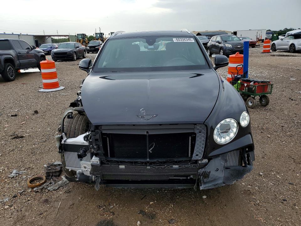 2021 Bentley Bentayga VIN SJAAJ2ZV7MC036561 COPART salvage auction — FRONT END, Tx - Salvage Vehicle Title, sold $77,000 on 2026-09-17 (photo 5)