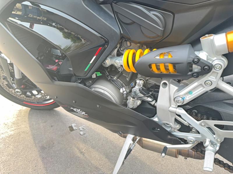 2024 Ducati Panigale VIN ZDMHAATW4RB015404 COPART salvage auction — NORMAL WEAR, AZ - CERT OF TITLE - SALVAGE (P), sold $16,000 on 2026-07-28 (photo 7)