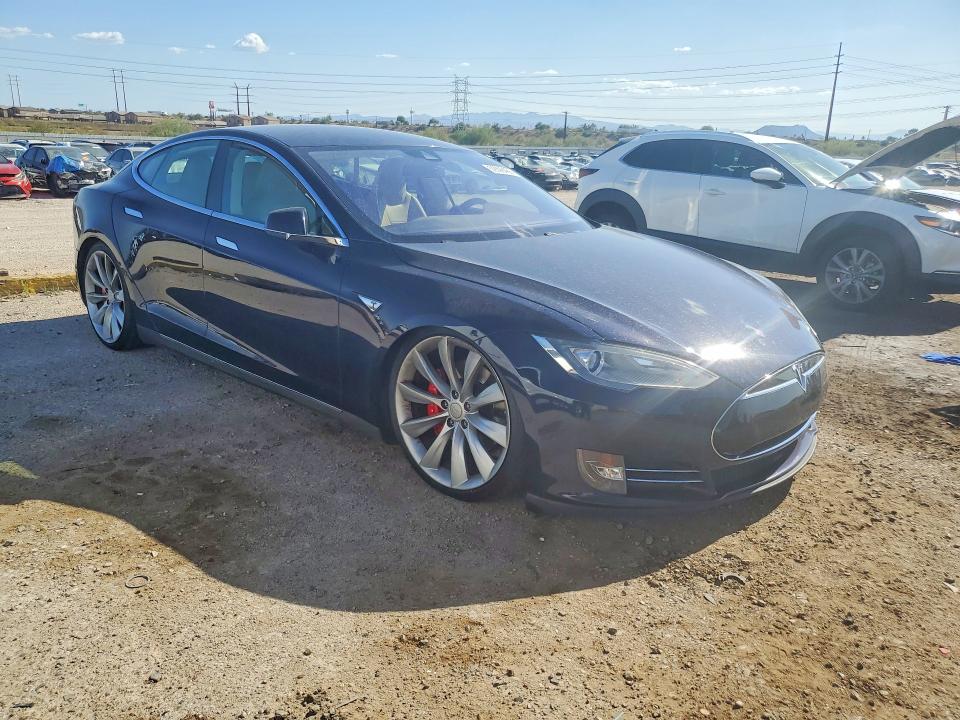 2015 Tesla Model s VIN 5YJSA1H21FFP69795 COPART salvage auction — MINOR DENT/SCRATCHES, Az - Certificate Of Title, sold $1,300 on 2026-07-31 (photo 4)