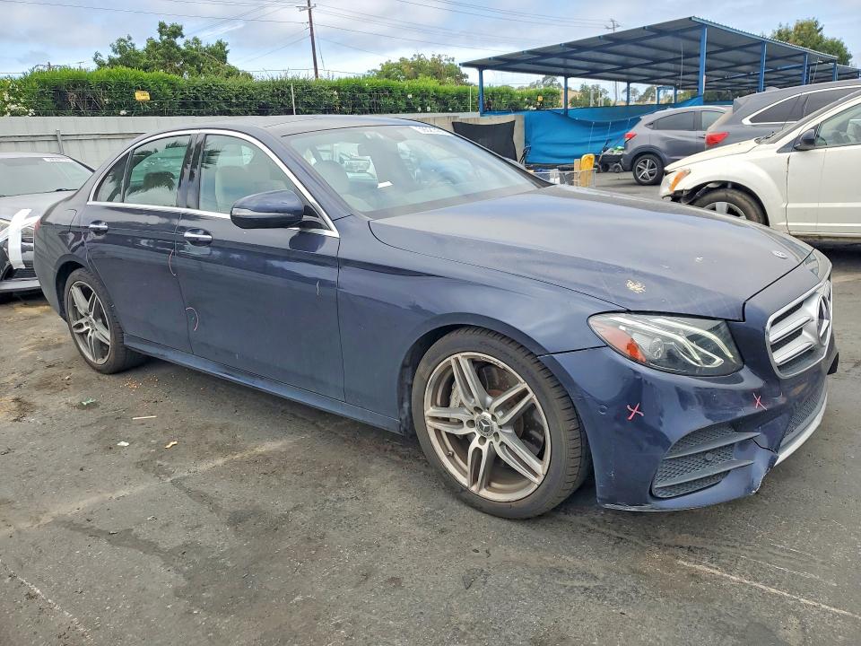 2018 Mercedes-benz E-klasse VIN WDDZF4JB9JA456769 COPART salvage auction — SIDE, Salvage Title, sold $7,000 on 2026-08-18 (photo 4)