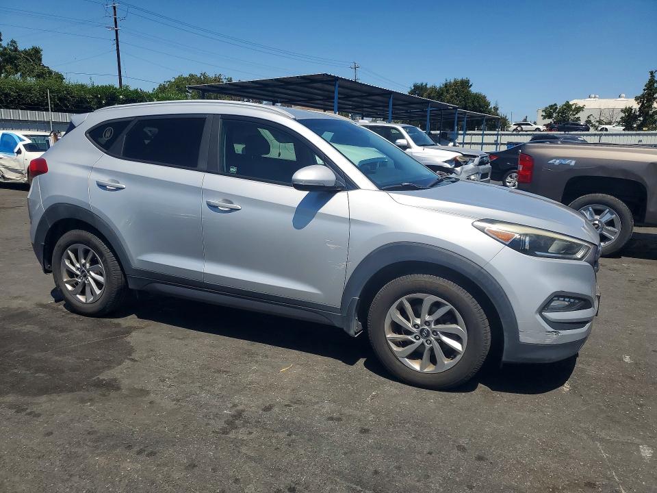 2016 Hyundai Tucson VIN KM8J33A23GU156951 COPART salvage auction — MECHANICAL, Ca - Dis/Dlr/Exp Only Clean Title, sold $1,550 on 2026-07-30 (photo 4)