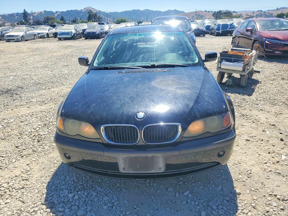 2002 BMW 3 series VIN WBAET37472NG80783 COPART salvage auction — MINOR DENT/SCRATCHES, Ca - Dis/Dlr/Exp Only Clean Title, sold $450 on 2026-07-28 (photo 5)