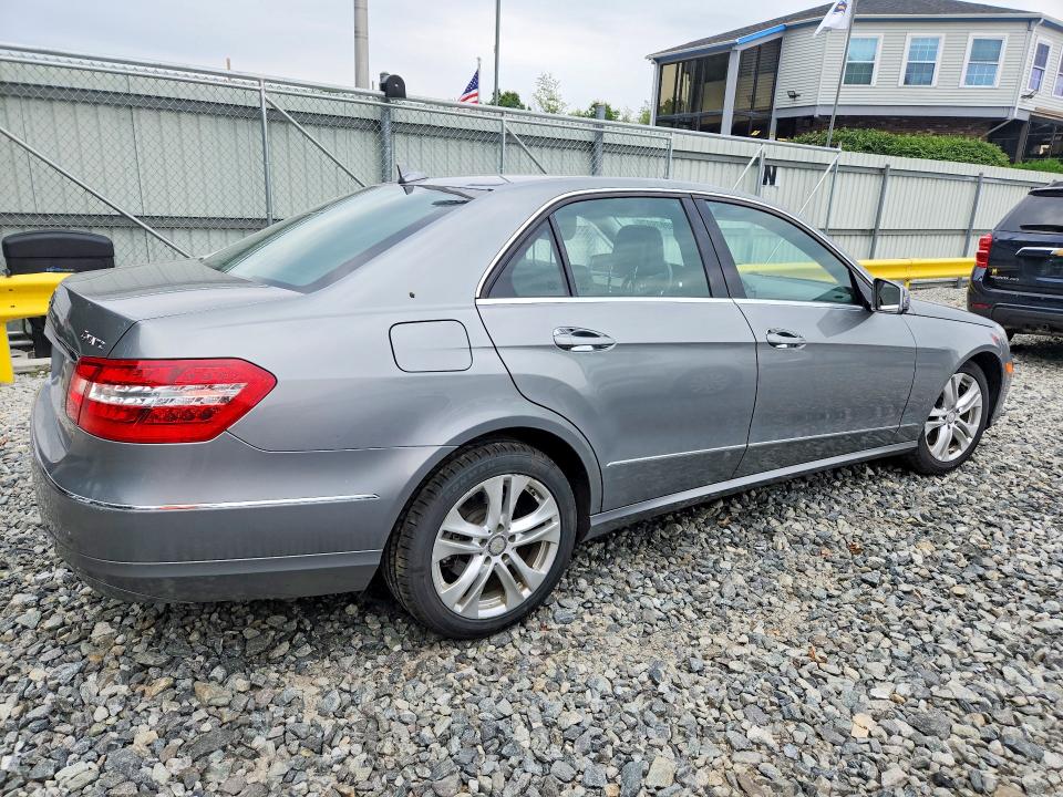 2011 Mercedes-benz E-class VIN WDDHF8HB5BA365136 COPART salvage auction — REAR END, MA - CERT OF TITLE-RECONSTRCTD COLL, sold $600 on 2026-08-13 (photo 3)