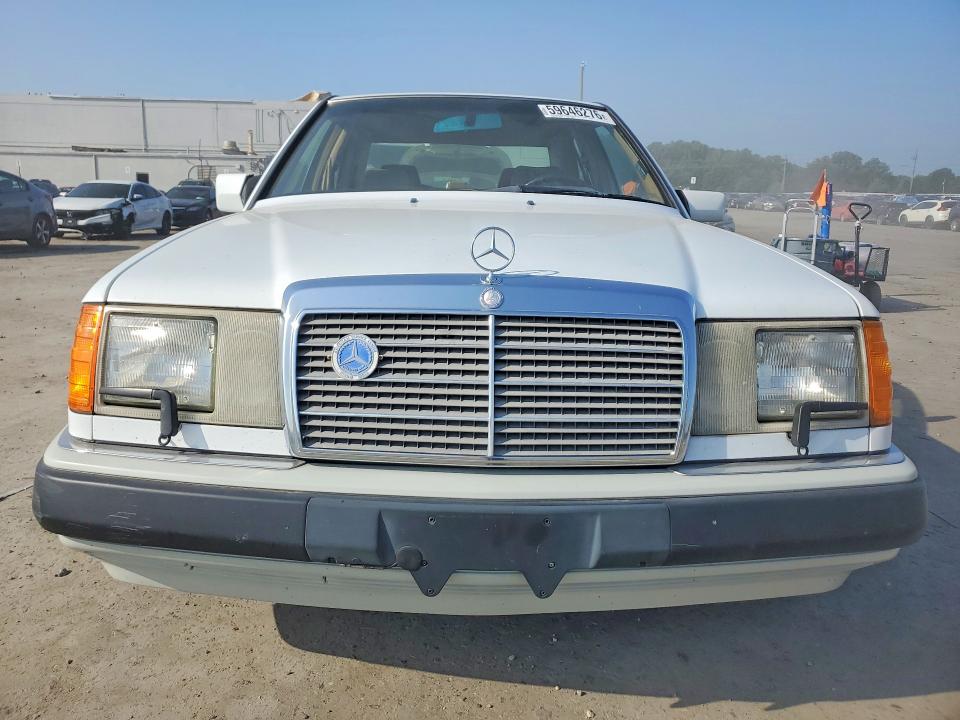 1992 Mercedes-benz 300 VIN WDBEB28D2NB759410 COPART salvage auction — NORMAL WEAR, VA - CERTIFICATE OF TITLE, sold $4,400 on 2026-07-08 (photo 5)