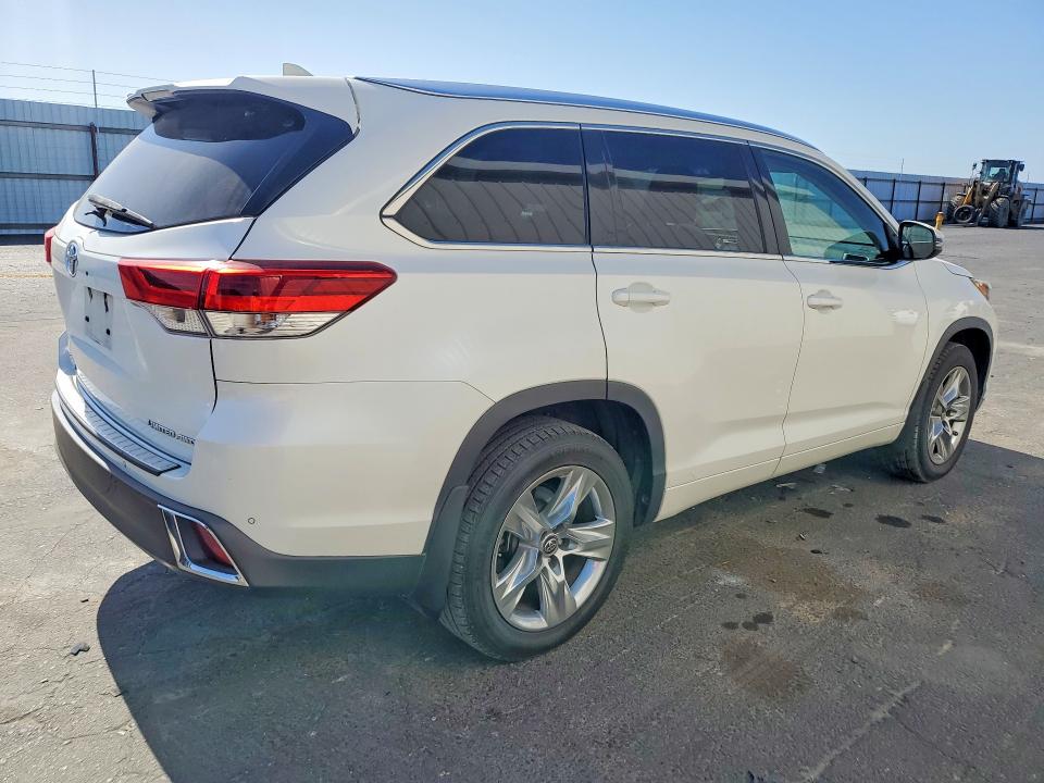 2019 Toyota Highlander VIN 5TDDZRFH3KS923257 COPART salvage auction — MINOR DENT/SCRATCHES, Ca - Dis/Dlr/Exp Only Clean Title (P), sold $8,300 on 2026-07-30 (photo 3)