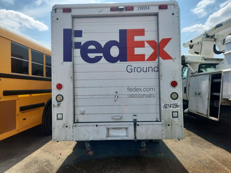 2000 Frht - freightliner VIN 4UZA4FA44YCG41934 COPART salvage auction — MECHANICAL, OH - CERTIFICATE OF TITLE, sold $100 on 2026-09-04 (photo 6)