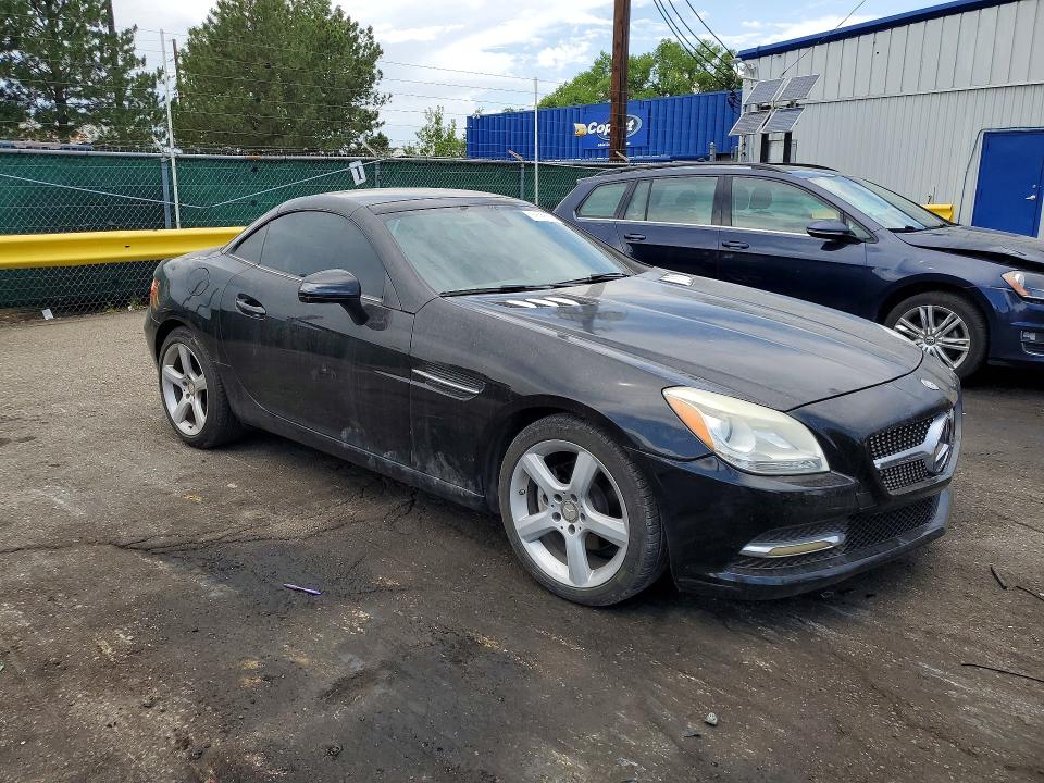 2014 Mercedes-benz Slk-klasse VIN WDDPK4HAXEF087591 COPART salvage auction — MINOR DENT/SCRATCHES, Salvage Title, sold $550 on 2026-07-28 (photo 4)