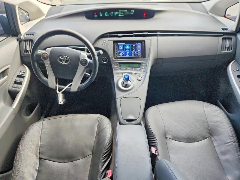 2010 Toyota Prius v VIN JTDKN3DU4A0062625 COPART salvage auction — MINOR DENT/SCRATCHES, Ca - Dis/Dlr/Exp Only Clean Title, sold $925 on 2026-07-23 (photo 8)