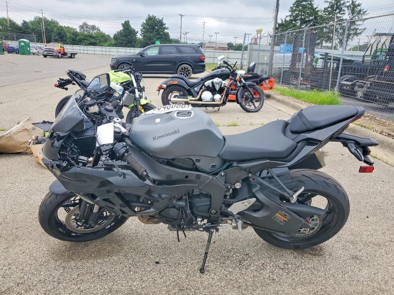 2025 Kawasaki Zx VIN JKBZXJJ18SA031290 COPART salvage auction — SIDE, OH - CERT OF TITLE-SALVAGE, sold $2,050 on 2026-07-23 (photo 3)