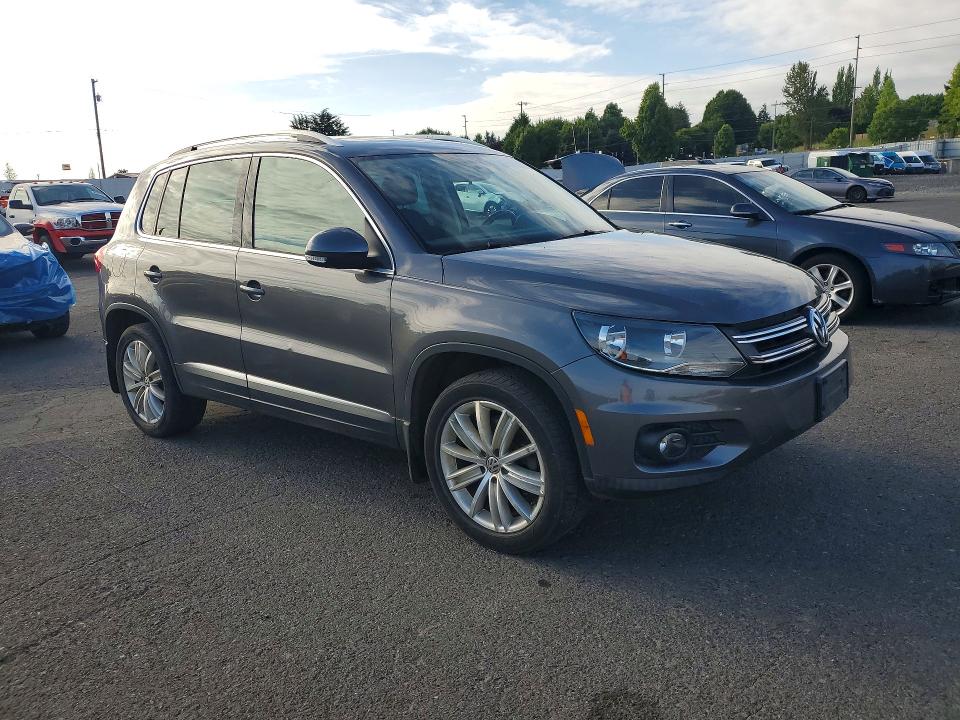 2013 Volkswagen Tiguan VIN WVGBV3AX6DW588847 COPART salvage auction — MINOR DENT/SCRATCHES, Or - Certificate Of Title, sold $1,700 on 2026-08-10 (photo 4)