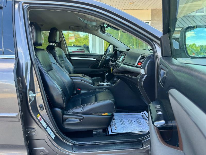 2018 Toyota Highlander VIN 5TDBZRFH6JS913523 COPART salvage auction — MINOR DENT/SCRATCHES, Ny - Certificate Of Title (P), sold $10,200 on 2026-07-27 (photo 5)
