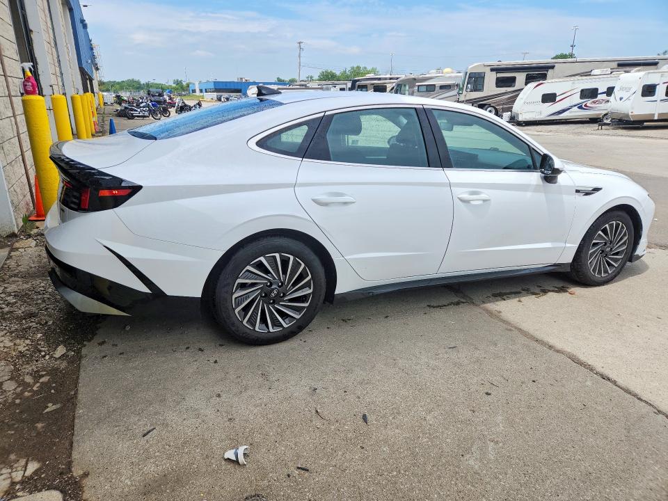 2025 Hyundai Sonata hybrid VIN KMHL34JJ8SA104697 COPART salvage auction — FRONT END, In - Certificate Of Title, sold $11,000 on 2026-07-20 (photo 3)