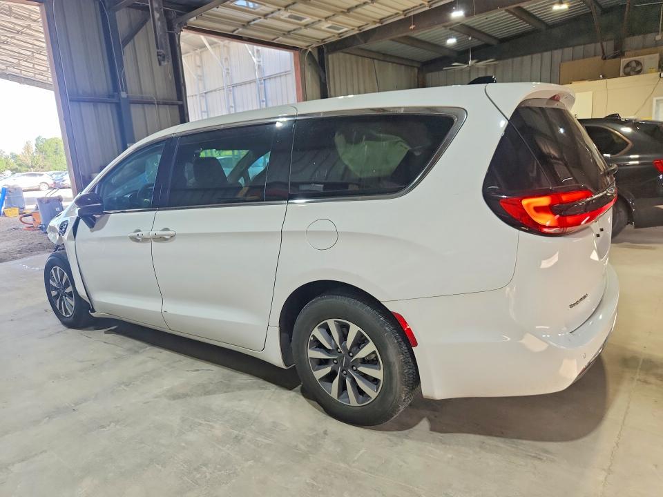 2024 Chrysler Pacifica VIN 2C4RC1S78RR158149 COPART salvage auction — FRONT END, Tx - Certificate Of Title (P), sold $9,100 on 2026-08-17 (photo 2)