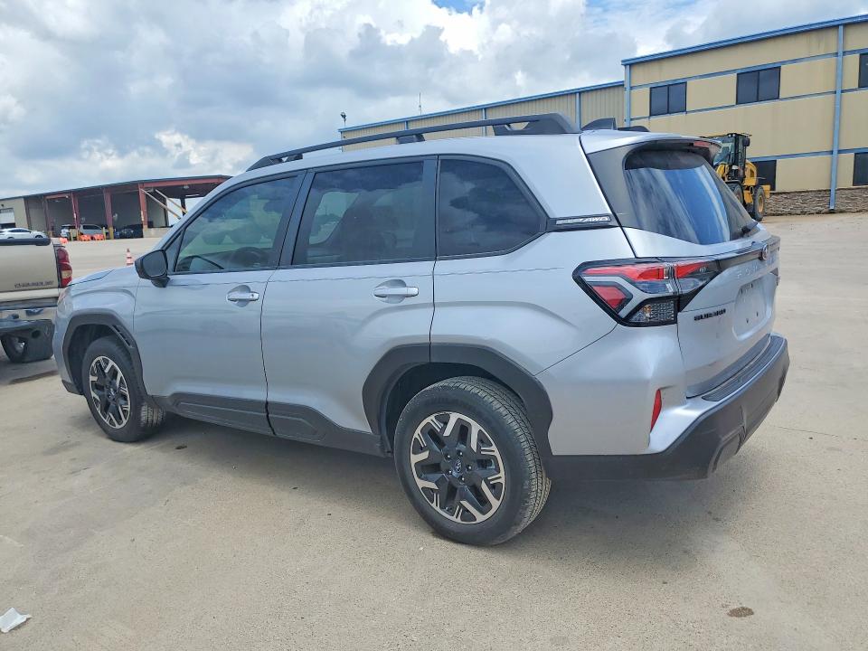 2025 Subaru Forester VIN JF2SLDBC8SH427639 COPART salvage auction — FRONT END, Salvage Title, sold $8,100 on 2026-08-24 (photo 2)