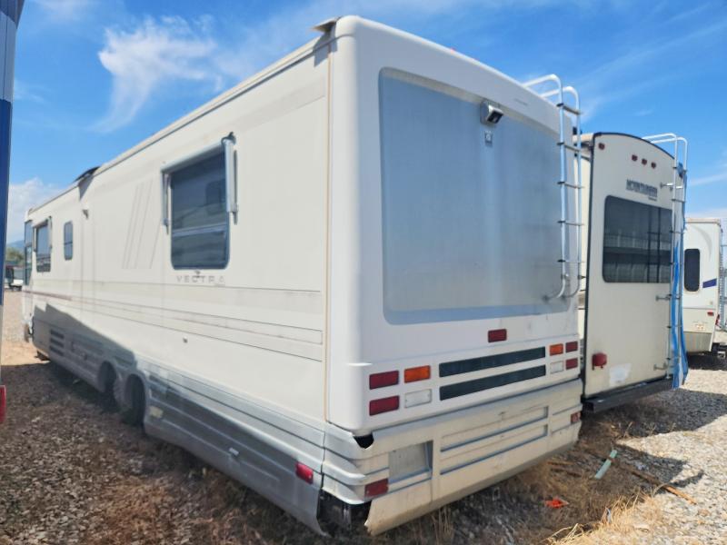 1993 Winnebago Vectra VIN 1GBKP37N4P3302010 COPART salvage auction — ROOF, UT - SALVAGE CERTIFICATE, sold $2 on 2026-07-14 (photo 3)