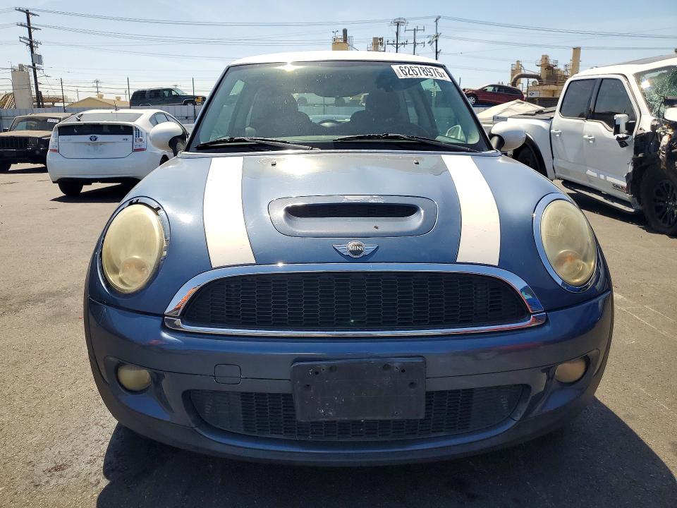 2010 Mini Cooper VIN WMWMF7C5XATZ69060 COPART salvage auction — VANDALISM, Ca - Salvage Certificate, sold $675 on 2026-08-12 (photo 5)