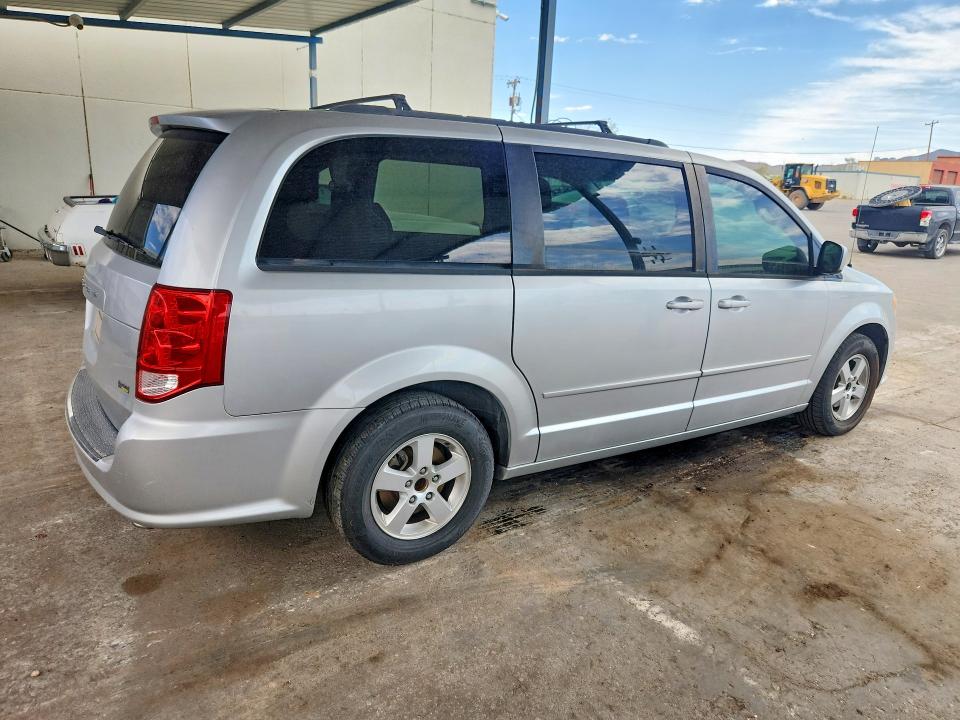 2012 Dodge Caravan VIN 2C4RDGCGXCR379127 COPART salvage auction — MINOR DENT/SCRATCHES, Az - Certificate Of Title, sold $225 on 2026-07-24 (photo 3)
