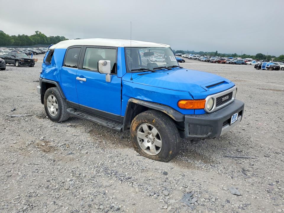 2007 Toyota Fj cruiser VIN JTEBU11F170016168 COPART salvage auction — ROLLOVER, Tn - Salvage Certificate, sold $1,550 on 2026-07-28 (photo 4)