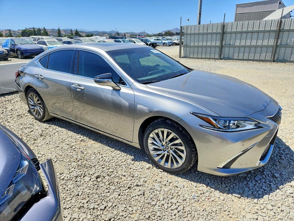2020 Lexus Es 300h VIN 58AE21B12LU005164 COPART salvage auction — REAR END, Ca - Salvage Certificate, sold $8,500 on 2026-07-30 (photo 4)