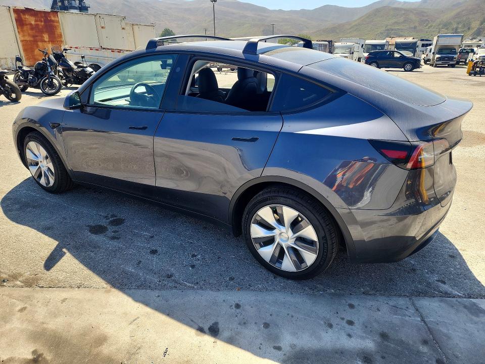 2023 Tesla Model y VIN 7SAYGDEEXPF928052 COPART salvage auction — SIDE, Salvage Title, sold $14,500 on 2026-07-28 (photo 2)