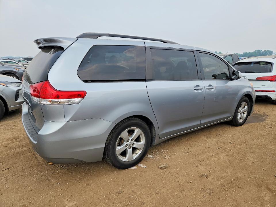 2014 Toyota Sienna VIN 5TDKK3DCXES425089 COPART salvage auction — MINOR DENT/SCRATCHES, Il - Certificate Of Title, sold $2,200 on 2026-07-27 (photo 3)
