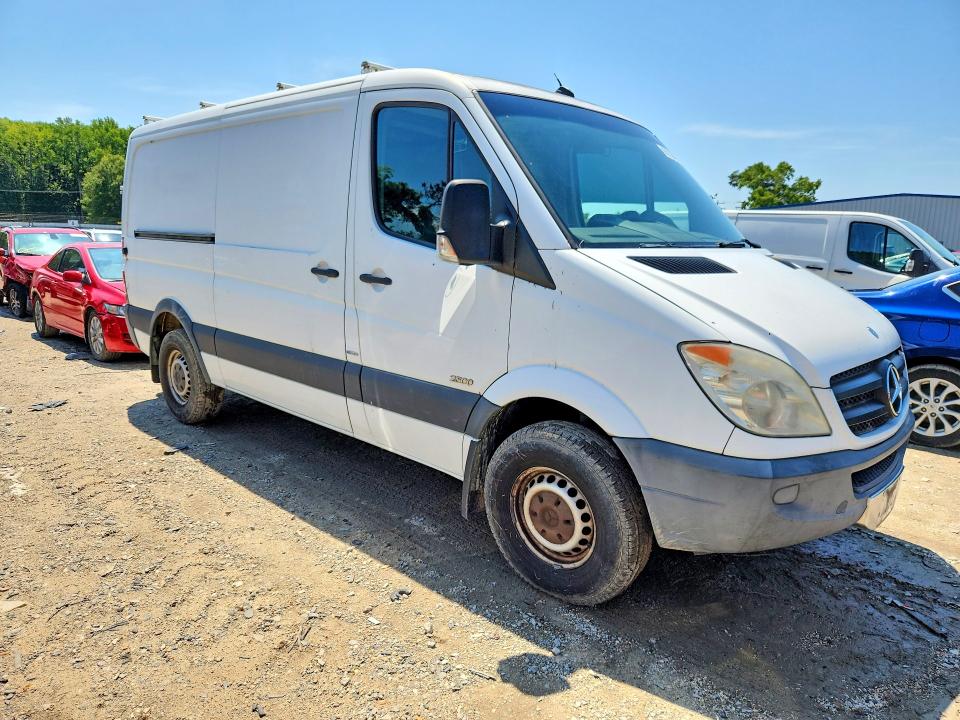 2012 Mercedes-benz Sprinter VIN WD3PE7CC7C5622286 COPART salvage auction — NORMAL WEAR, VA - CERTIFICATE OF TITLE, sold $100 on 2026-07-27 (photo 4)