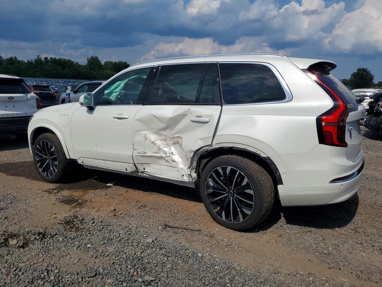 2026 Volvo XC90 VIN YV4H60PFXT1478739 COPART salvage auction — Side, NJ - CERT OF TITLE-SALVAGE, sold $36,250 on 2026-08-07 (photo 2)