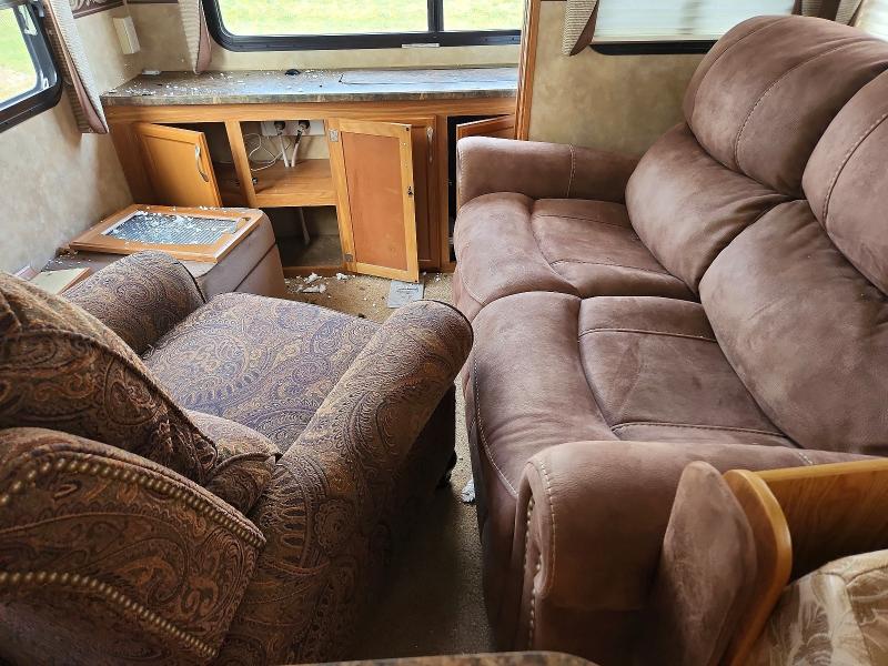 2010 Jayco Eagle VIN 1UJBJ0BR7A1DG0183 COPART salvage auction — ROOF, IN - CERT OF TITLE-SALVAGE TITLE, sold $125 on 2026-10-01 (photo 5)