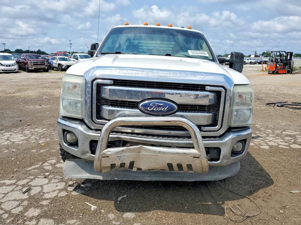 2011 Ford F350 VIN 1FT8W3DT8BEC04476 COPART salvage auction — SIDE, IN - CERT OF TITLE-SALVAGE TITLE, sold $1,650 on 2026-09-16 (photo 5)