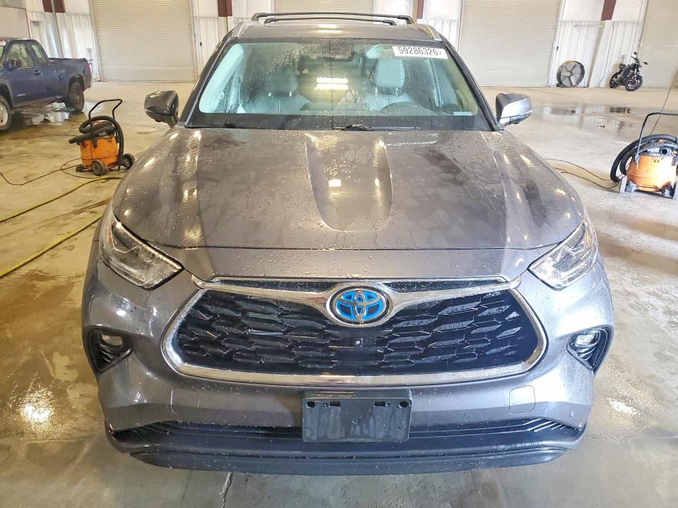 2023 Toyota VIN 5TDXBRCH4PS563039 COPART salvage auction — SIDE, Mn - Cert Of Title-Salvage, sold $22,500 on 2026-08-17 (photo 5)