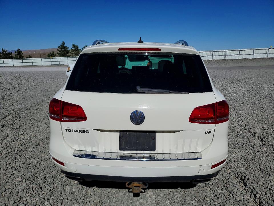 2011 Volkswagen Touareg VIN WVGFF9BP8BD004733 COPART salvage auction — MINOR DENT/SCRATCHES, NV - CERTIFICATE OF TITLE, sold $875 on 2026-07-16 (photo 6)