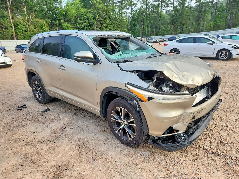 2016 Toyota Highlander VIN 5TDKKRFH6GS143014 COPART salvage auction — FRONT END, Nc - Salvage Certificate Of Title, sold $275 on 2026-07-31 (photo 4)