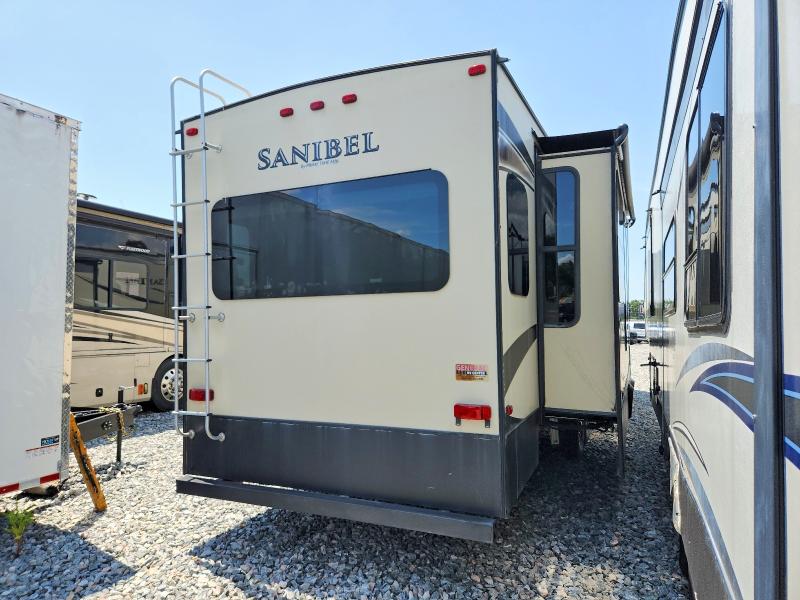 2018 Forest river VIN 5ZT3SN1B6JG702903 COPART salvage auction — VANDALISM, FL - CERT OF TITLE SLVG REBUILDABLE, sold $9,100 on 2026-10-07 (photo 4)