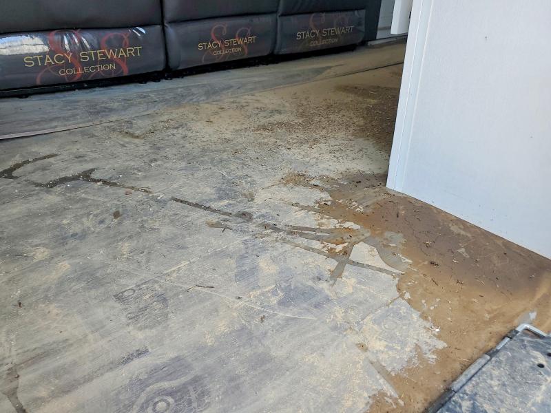 2024 Jayco Eagle VIN 1UJCA0BN4R1BL0182 COPART salvage auction — WATER/FLOOD, KY - CERT OF TITLE-SALVAGE WATER, sold $11,200 on 2026-08-20 (photo 9)