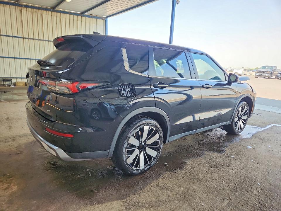 2025 Mitsubishi Outlander VIN JA4J4VA87SZ058481 COPART salvage auction — FRONT END, FL - CERTIFICATE OF DESTRUCTION, sold $5,600 on 2026-07-13 (photo 3)