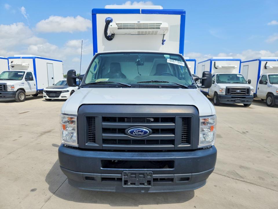 2023 Ford Econoline VIN 1FDWE3FK1PDD26510 COPART salvage auction — NORMAL WEAR, TX - CERTIFICATE OF TITLE, sold $11,500 on 2026-07-27 (photo 5)