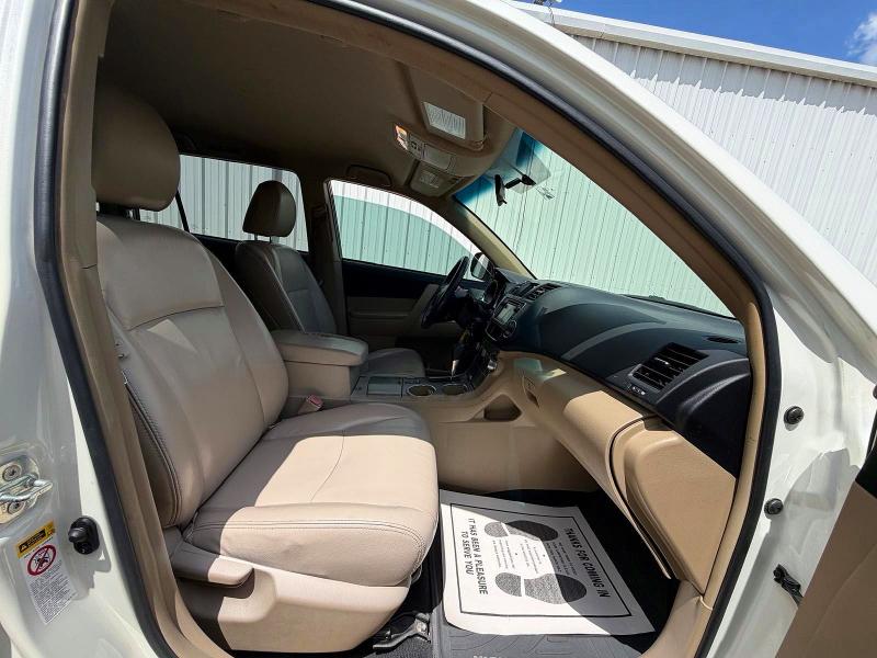 2013 Toyota Highlander VIN 5TDZK3EH0DS096099 COPART salvage auction — MINOR DENT/SCRATCHES, TX - CERTIFICATE OF TITLE (P), sold $1,450 on 2026-07-27 (photo 5)